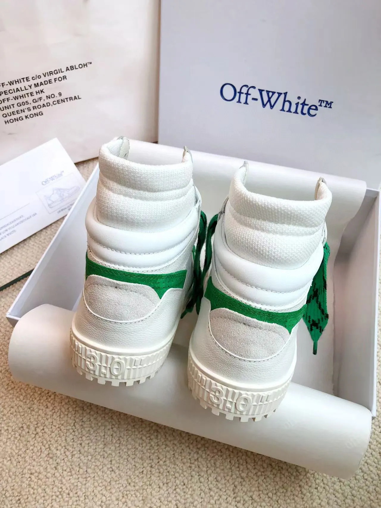 Men's shoes💰620 OFF WHITE ⚡️Couple style⚡️🍓New color🍓 The latest spring model of Gaobang street casual Martin style masterpiece, released the highest quality version on the market 👊 Series original mold opening, original lasting, production technology 1:1 original ➰🔜The best choice for more and more celebrities and Internet celebrities🔸In the classics Changes in the code🔸Innovate in the trend🔸Strive to break away from the shackles of bad street design🔝Although he is not the originator of fashion design, he is definitely a shining dark horse in avant-garde design🐴🆙Do not follow the trend🔅Not universal beauty🔅 Fabric💯First-layer cowhide Lining💯Imported skin-friendly and environmentally friendly polyester mesh Foot pads💯Original molded high-elastic environmentally friendly molding pads Midsole💯Original sleeve lasting process Outsole💯Rubber outsole Packaging💯Official website synchronizes a full set of packaging (brand wrapping paper, brand certificate, brand bag) code number 35-44, 45 customized